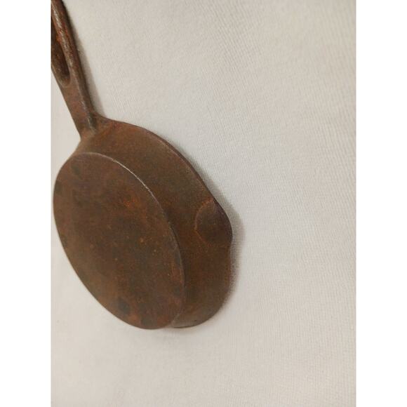 6" Cast IRON EGG Fryer Skillet Seasoned GREAT for Home Or Camping ANTIQUE Vntg - Picture 5 of 11